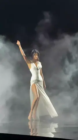 Kendall Jenner for the L'Oréal Paris 2025 show 29.09.2025.