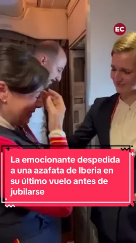 La emocionante despedida a una azafata de Iberia en su último vuelo antes de jubilarse 🥹 Uno de los momentos más emocionantes de la vida laboral de una persona es el momento en el que se jubila. Las horas previas a esa ansiada despedida suelen ser momentos marcados por la emoción de las despedidas de compañeros, dedicatorias y hasta regalos inesperados.  🛩️ La hermana de Pilar Sanz, una tripulante de cabina de Iberia, ha compartido en su instagram un vídeo de la emotiva despedida que le brindó su tripulación justo antes del despegue del que iba a ser último vuelo como trabajadora de la compañía. 📲 Lee la noticia completa en elcorreo.com