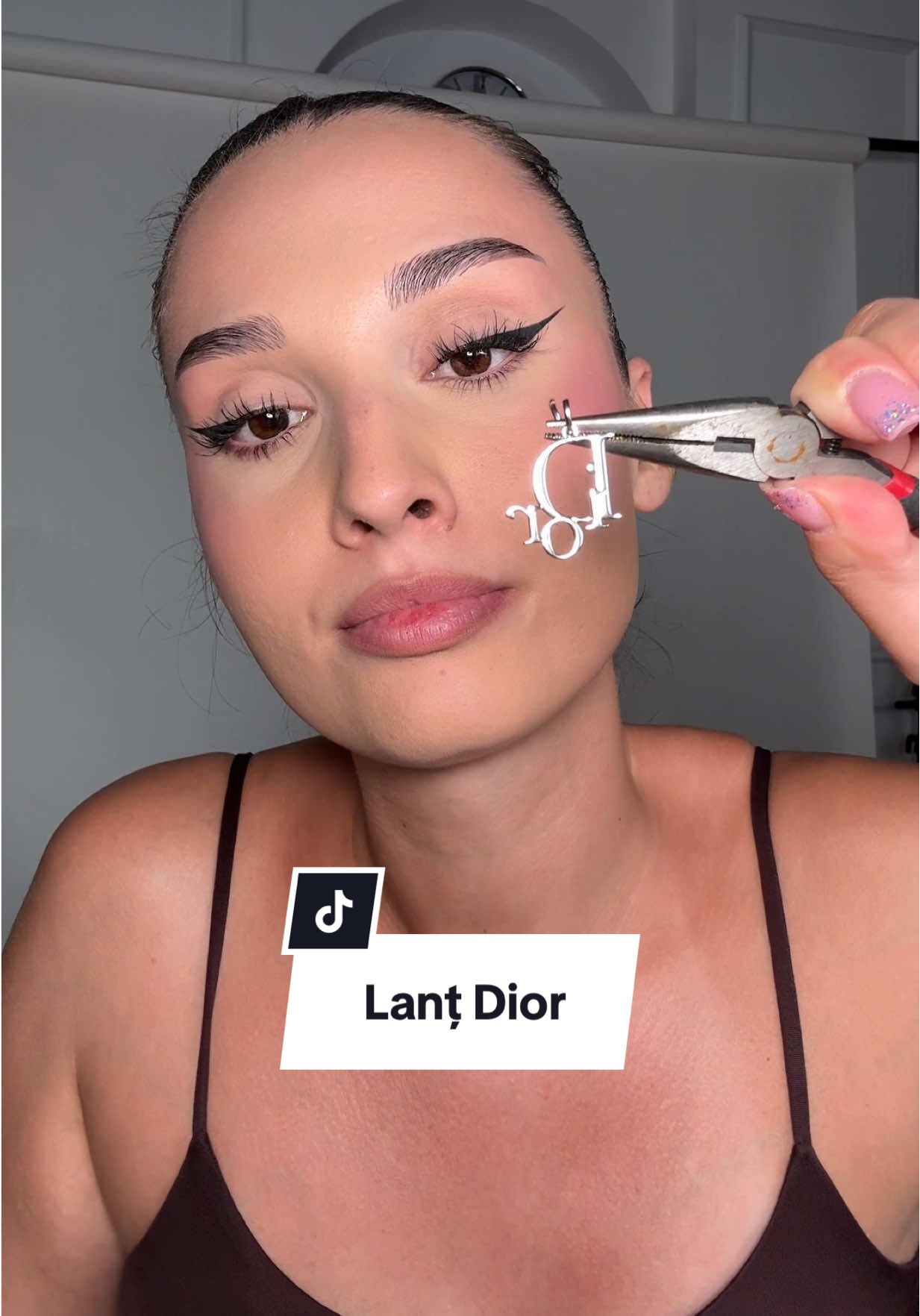 @andonediana m-ai omorat😭lanț Dior??? #dior #makeup #trend #DIY 