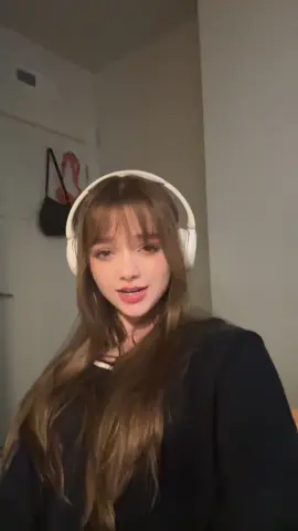 i wanna see you on your knees (omg the wind is crazy today) #07 #fyp #maneater #lipsync #abcxyz #xyzcba #headphones #brunette 