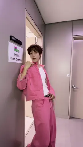 I know it's too sweet🍭 #윤서빈 #YoonSeobin #StrawberryCandy 