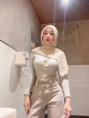 Jika kamu ingin lihat siaran aku, sekarang juga bisa.