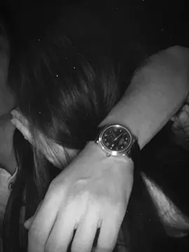 Có những ngày, ta chỉ muốn ngồi thật yên, để lắng nghe lòng mình đang dọn dẹp những nỗi buồn cũ. Biết đâu sẽ tìm được một nụ cười cũ kỹ đã từng rất đẹp…