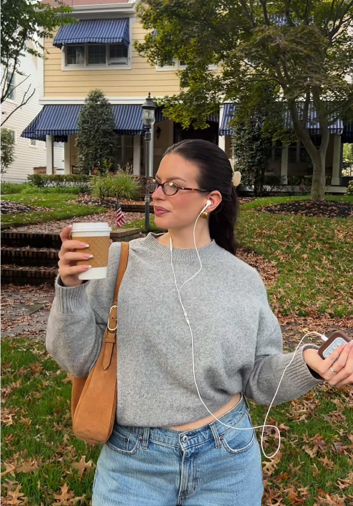 fall coffee run 🫶🏻🍂☕️