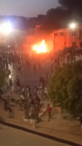 خميس ايت عميره مدينه اكادير الشاب يطالب بالصحه والتعليم خميس ايت عميره سيارات الشرطه احترقت جميعا
