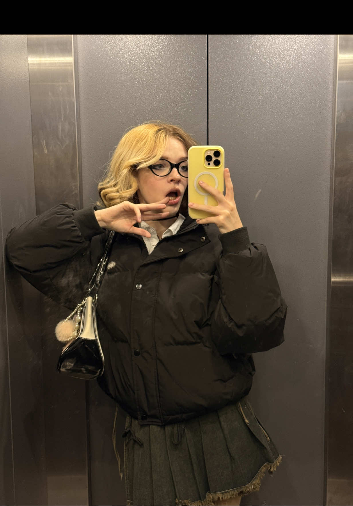 Today I switched to warm tights when I was preparing my autumn outfit 🤪