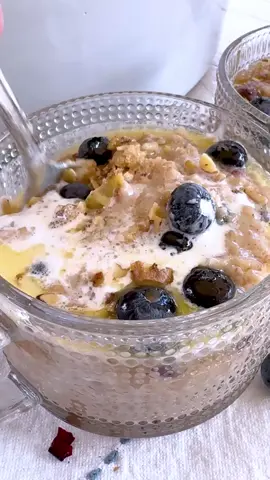 Warm, creamy, and naturally sweet, this blueberry oatmeal is the perfect way to start the day. 🫐🥣 Slow Cooker Oatmeal with Blueberries cooks overnight for a ready-when-you-are breakfast that’s hearty, wholesome, and full of flavor. ✔️ Easy overnight prep ✔️ Nutty texture with sweet-tart blueberries ✔️ Finished with butter, cream, and walnuts for extra comfort Set it before bed and wake up to something delicious. Recipe ➡ In bio or, go to Slow Cooked Eats 