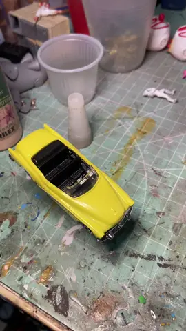 Testes, testes e mais testes. Parece que está dando certo 🙏🏽😁 Para completar a miniatura da @hotwheelsofficial em referência da capa HQ ACTION COMICS N°1 do SUPERMAN.  #hotwheels #superman #hotwheelscollector #hotwheelspremium #miniatura          