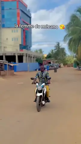 la femme du mécano 😘@AKEM Le Comique 🇹🇬 @Barthiso✔️ 