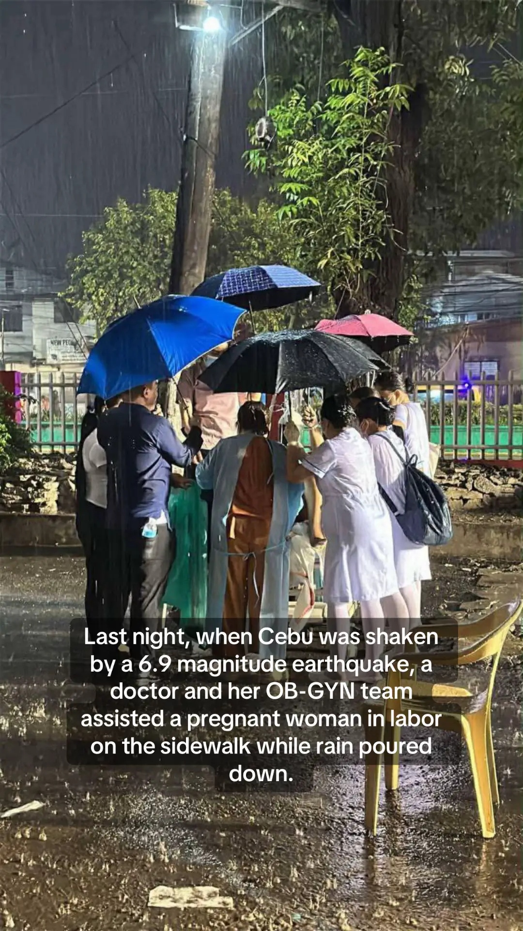 Dr. Queen Grasya said in her caption, “My 2nd time nakapaanak og dalan. This, I may say, is one of the most unforgettable experience of 2025.” 🥺❤️‍🩹 Maong ayaw gyud mo pag joke about linog kay luoy kaayong mga health care workers, as well as the patients. Wala mo kabalo unsa ka pressure sa ilaha mag take care mga patient during a disaster. So please, please, be sensitive and have some respect and empathy to those who experienced earthquake last night.  Bangon, Cebuanos!🤍 #earthquake #cebuearthquake #fyp #cebucity #healthcareheroes 