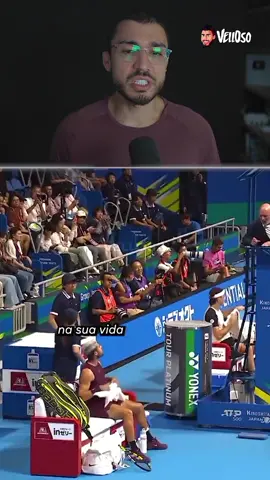 Carlos Alcaraz discutindo com o árbitro! Dublado PT-BR O espanhol foi punido por ultrapassar o tempo no saque e, irritado, disse que o árbitro nunca jogou tênis na vida. #tenis #alcaraz #dublagem 