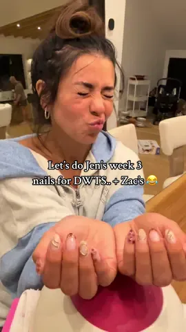 We love a dedicated husband 😂❤️ @Zac Affleck @Jen Affleck  #dwts #nails #nailinspo #nailtech #nailart 