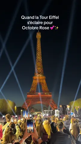 La Tour Eiffel s’illumine pour le lacement d’Octobre Rose qui lutte contre le cancer du sein @RubanRoseOfficiel