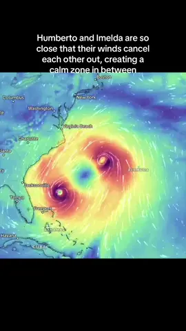 #Humberto and #Imelda are so close to each other that their circulating winds cancel each other out in a calm “col” area in between them. 🇧🇲 Bermuda needs to be on alert however as Imelda will likely cause flash flooding and damaging waves from Wednesday into Thursday.