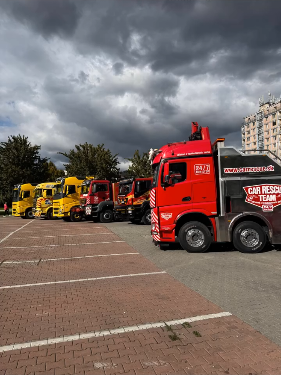🔥 Záchranná akcia namiesto Dňa polície?! 🔥 www.carrescue.sk 📞 +421 907 269 269 #towing #trucklife #towing #towtruck #slovensko 
