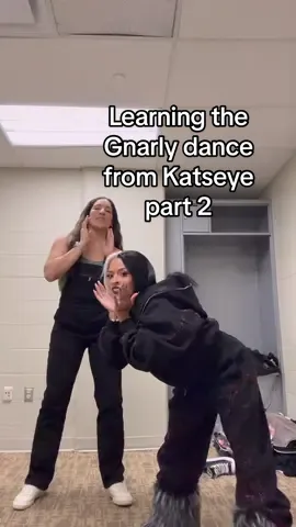 Making my friends learn the Gnarly dance with me PART 2 (I still don’t have it completely) We are going to get this! Just you wait! @Victoria/Raquel @KATSEYE #gnarly #katseye #WWE 