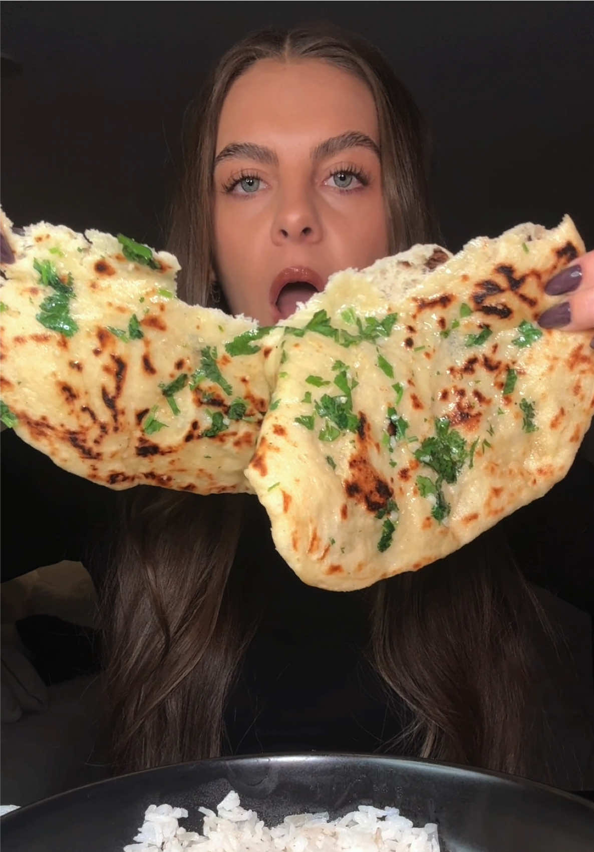 HOMEMADE CURRY W/ GARLIC BUTTER NAAN ASMR ✨ #indianfoodmukbang #foodasmr #satisfying #eating #butternaan 