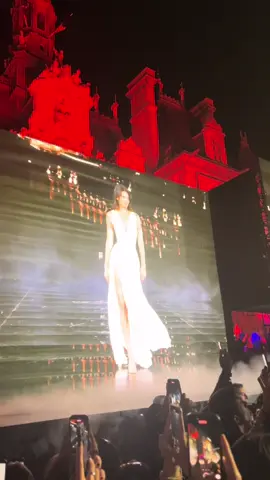 @Kendall Jenner at the @L’Oréal Paris show in Paris❤️‍🔥 #kendalljenner #parisfashionshow #pfw #defilelorealparis #youreworthit 
