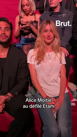 Alice Moitié invitée au défilé Etam à la Fashion Week de Paris. #alicemoitie #etam #fashionweek #parisfashionweek 