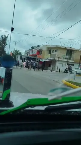 ⚠️ URBANO SE ESTRELLA CONTRA DOMICILIO PARTICULAR ⚠️  Al momento se reporta un accidente de un urbano de la linea Colectivo, mismo que se estrelló en un domicilio particular sobre Paseo de la Revolución en la Col. La Zapata  Hasta el momento se desconocen las causas.  Tome precaución.  #alertauruapanoficial  #noticiasdeuruapan #reportevial  #uruapan #uruapan🥑❤️  