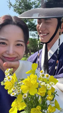 Now who’s excited for this Moon River couple?! I am!! 🙋‍♀️ 30 days to go!  #kimsejeong #moonriver #kdrama #kangtaeoh @김세정 