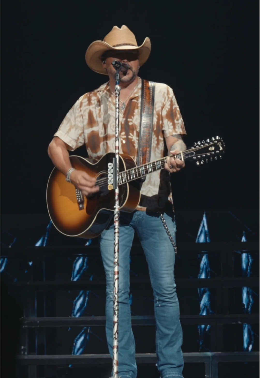 Been having a blast playing this one live the past couple weeks. Check out “How Far Does A Goodbye Go.” #jasonaldean #jasonaldeanmusic #countrymusic #countrymusictiktoks #breakupsong 