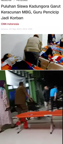 Puluhan siswa dari tingkas SD hingga SMP di Kadungora, Kabupaten Garut, Jawa Barat, diduga mengalami keracunan makanan program Makan Bergizi Gratis (MBG), Selasa (30/9). Mengutip dari Antara, petugas medis dari puskesmas setempat pun langsung turun tangan melakukan penanganan kesehatan terhadap puluhan siswa yang menjadi korban gejala keracunan diduga setelah menyantap menu MBG itu. Kepala Puskesmas Kadungora Noni Cahyana mengatakan korban yang mendapatkan penanganan medis di puskesmas semula berjumlah 19 orang. Lalu terjadi penambahan korban lagi Baca artikel CNN Indonesia 