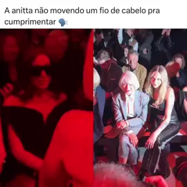 A anitta não movendo um fio de cabelo pra cumprimentar 🗣️