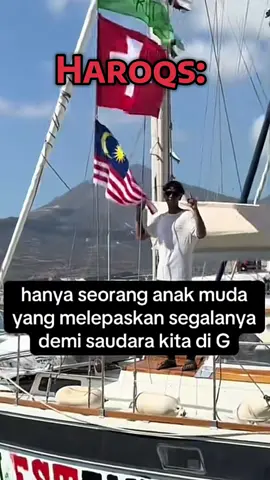 Baru 25 tahun. Hidupnya sudah penuh warna—menjelajah dunia, menunggang kuda, memandu kereta mewah, hidup dengan gaya yang jadi impian ramai. Tapi Haroqs memilih lebih dari itu. Katanya,   “Sampai bila nak kejar dunia? Aku nak yang terbaik… yang kekal, di syurga sana.” Kini, dia melangkah ke medan perjuangan—memburu reda Tuhan, bukan sekadar kemewahan.
