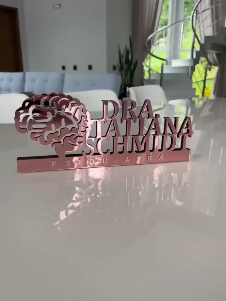 Letreiro de mesa personalizado em acrílico💕LINK NOS COMENTARIOS #foryou #fyp #parati #viral #trend #fy  #trendalert #tiktoktrend #desafio #viralvideos #explorar  #humor #comedia #memes #moda #beleza #estilo #makeup #skincare  #achadinhos #shopee #ofertas #comprasonline #achadostiktok #descontos