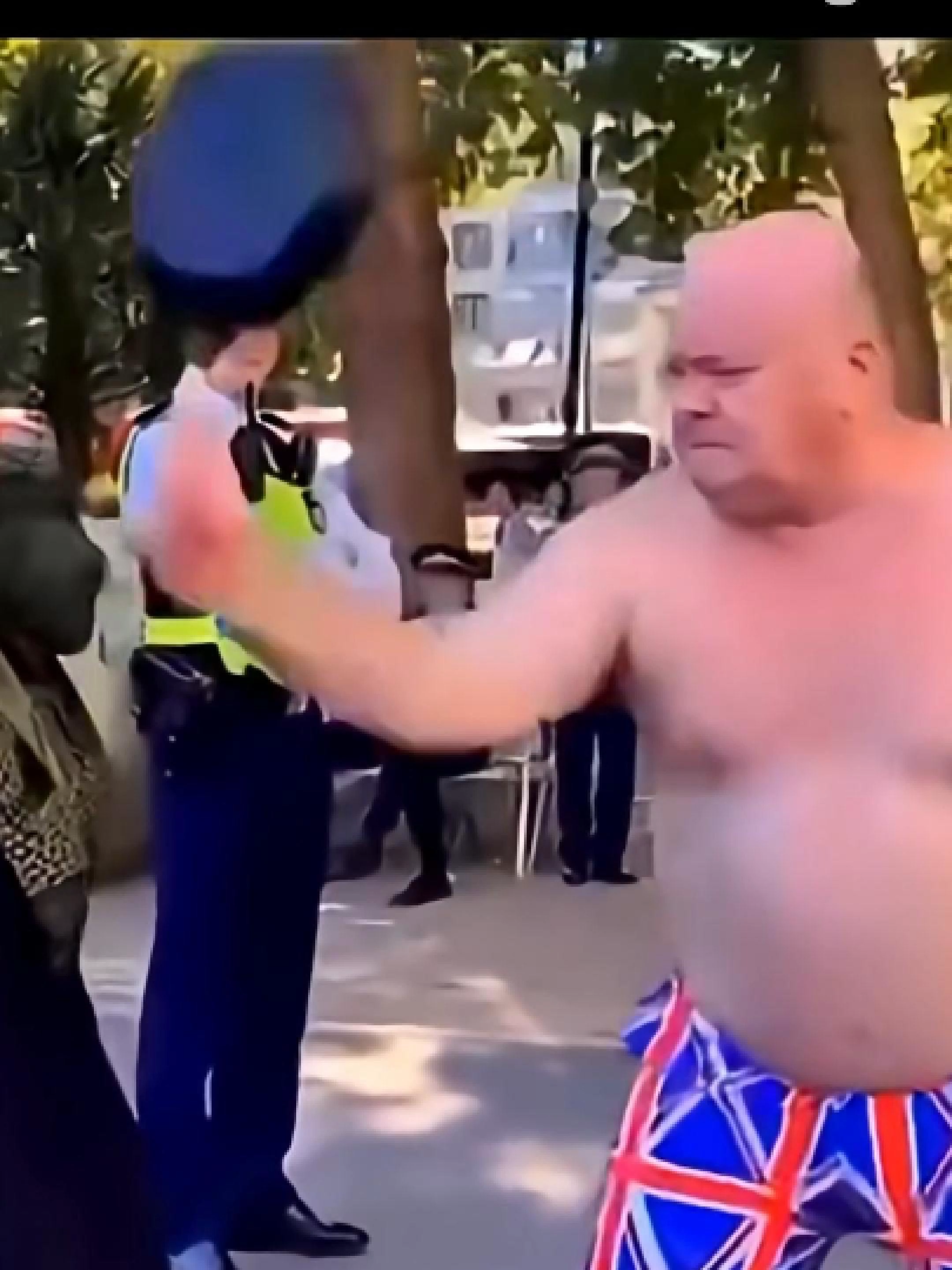 They started the beat, but couldn’t handle the drop 😭💀 Instant karma served… with a frying pan 🍳💥 #FunnyMeme #InstantKarma #ProtestFail #FryingPanBattle #MemeTok #PoliceMeme #SlapstickHumor #TikTokComedy #LOLmoment #MemeLife #BoomHeadshot#karma #FYP #ViralReels #funny #viral