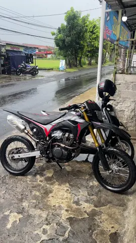 Plastikan sek🗿#supermotostyle #supermotoherex #crfsigma🚀 #fyp #sound #komorodstyle #crfherexstyle #crf150l 