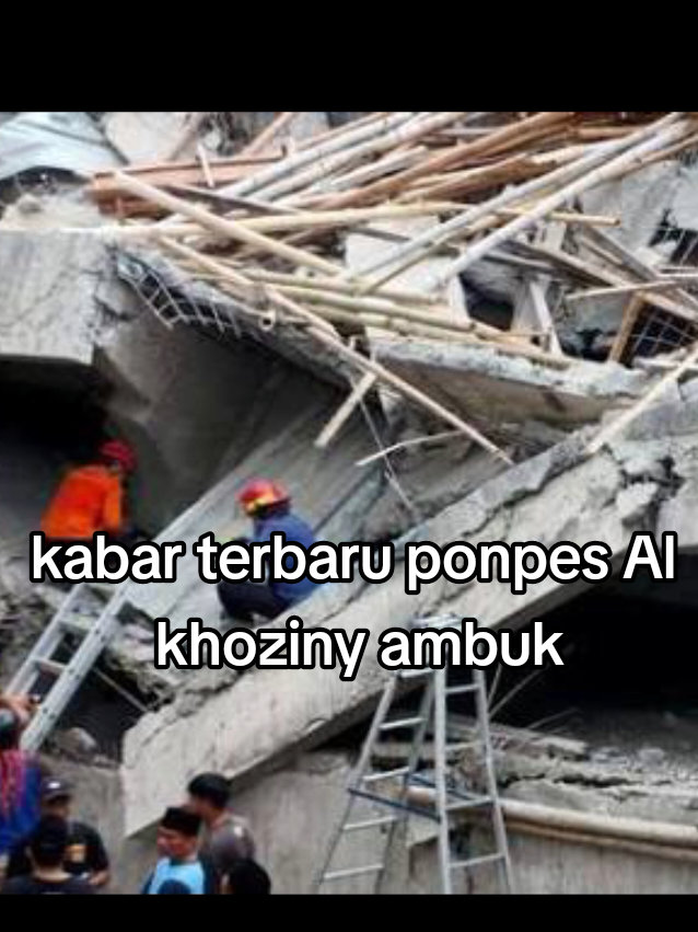 ponpes Al khoziny ambruk buduran Sidoarjo jawa timur | Sejumlah santri masih terjebak di dalam reruntuhan bangunan mushala Pondok Pesantren (Ponpes) Al-Khoziny, Buduran, Sidoarjo, Jawa Timur. Bangunan yang difungsikan sebagai mushala tiga lantai tersebut menimpa para santri saat sedang melakukan shalat ashar sekitar pukul 15.00 WIB pada Senin (29/9/2025). Akibatnya, sejumlah santri yang ada di lantai dasar terjebak di dalam reruntuhan bangunan dan hingga kini masih dalam proses evakuasi.  Berdasarkan pantauan di lokasi, ribuan wali santri memenuhi Kampus 2 Al-Khoziny yang dijadikan sebagai posko. Mereka menantikan kabar anaknya yang masih belum diketahui keberadaannya. #fyp #trendingtiktok #beritatiktok #beritaterkini #ponpesalkhoziny 
