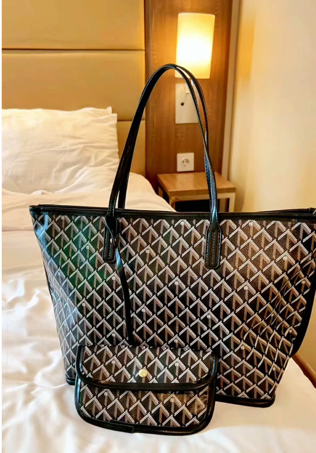 Tas Jinjing Berkapasitas Besar Alias Totebag yang cocok untuk dipakai kerja dan Kuliah  #totebagmurah 