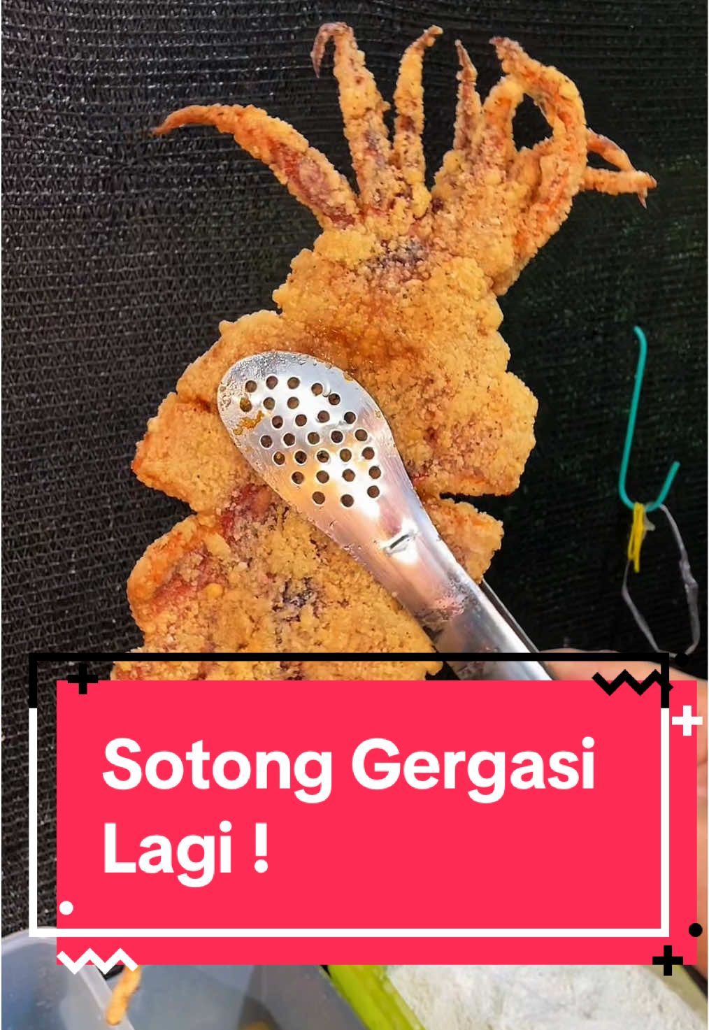 Dekat Batu Pahat mana nak cari NASI LEMAK SOTONG GERGASI waktu malam ???  Lokasi : Gerai Kipas Arang, Jalan Rotan Batu, Taman Sri Jaya, Batu Pahat, Johor. 5.30ptg - 11.00m Isnin cuti