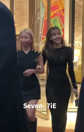 So hot.... Lisa at LV after party 🔥❤️ #lisa #LISAxLVSS26 #LISAxLouisVuitton #LVSS26 #fyp 