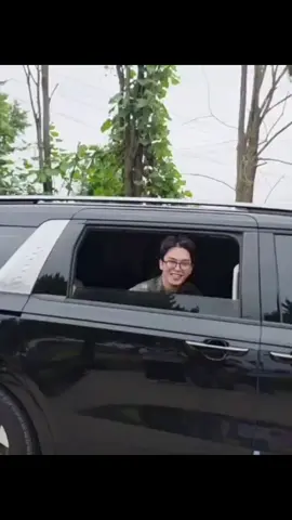 Song kang saliendo de la base militar ! ❤️⚘️🌻 Cd. en el video #welcomebacksongkang #songkang  #강이돌아왔송 #korea  #송강 
