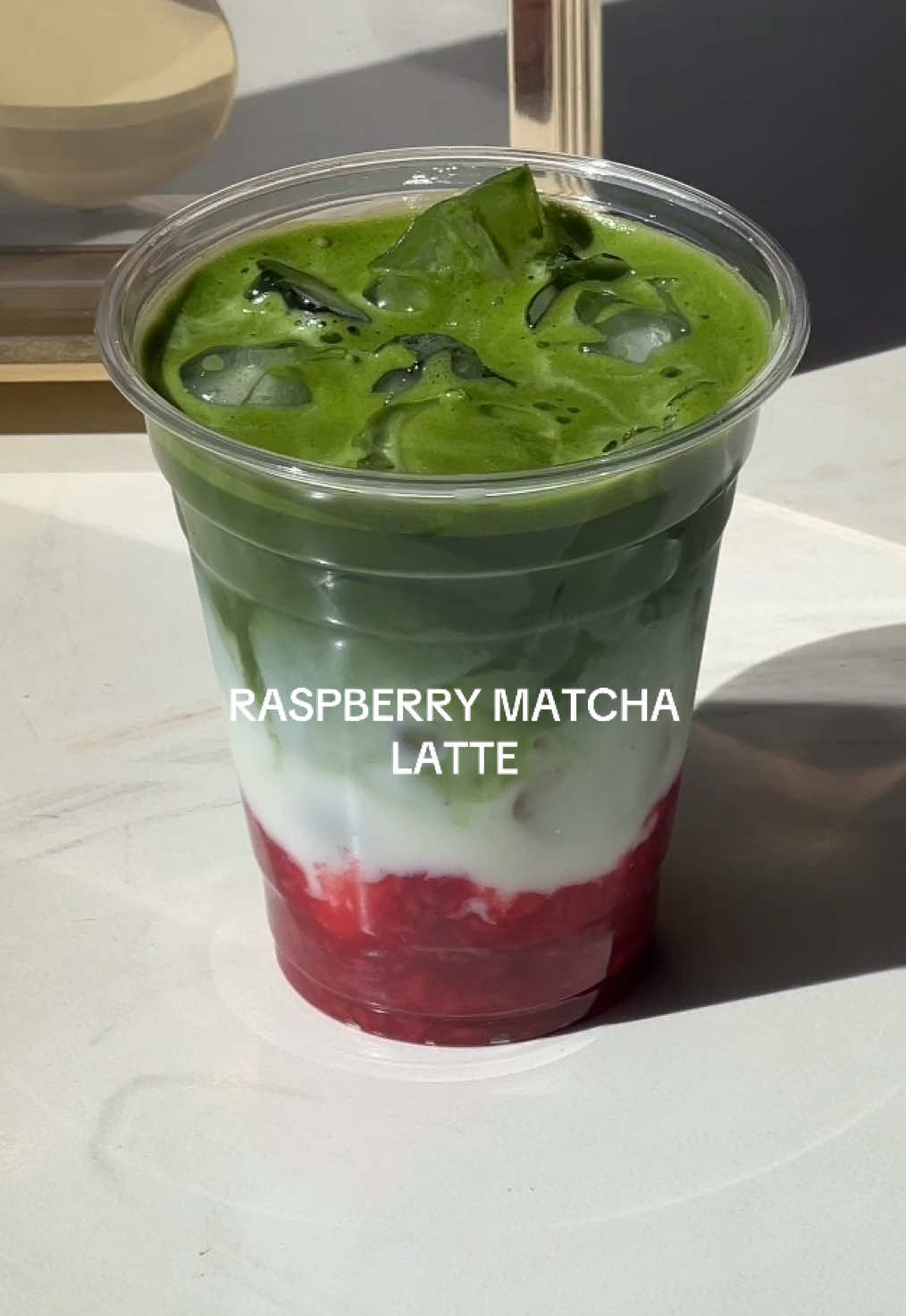 raspberry matcha latte ❣️🍵 recipe: 〰️1/4cup mashed raspberries + 1tsp agave 〰️ice 〰️1/2cup milk  〰️2tsp matcha + 50ml warm water #homecafe #matchalatte #raspberrymatcha  #drinkrecipe 