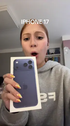 OLHAA OQ EU TENHO EM MINHAS MÕESSSS IPHONE 17 