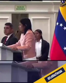 La dictadura venezolana amenaza a venezolanos dentro y fuera del país La vicepresidenta del régimen chavista, Delcy Rodríguez, advirtió este lunes que cualquier ciudadano, esté dentro o fuera de Venezuela, que promueva, apoye o facilite una intervención militar de Estados Unidos contra el país, será sometido a juicio bajo las leyes de la República. Durante su alocución sobre la aprobación del 