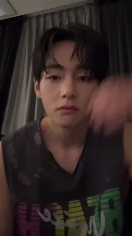 Dia ini knp anjir😭 lgi  ngambek kah atau cape,kek nya lgi gk mood bgt mna menghela nafas terus lagi, kan gemesh jdinya😭😙🤏🏻#v #taehyung #bts #fyp #fyptiktok 