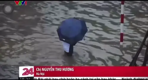 Chị: Nguyễn Thu Hương ơi.  Chị còn ổn không? Nếu không thì hãy ra tín hiệu SOS đi ạ😅😅😅 #hanoi #hanoinews #ngapnuoc_lulut 