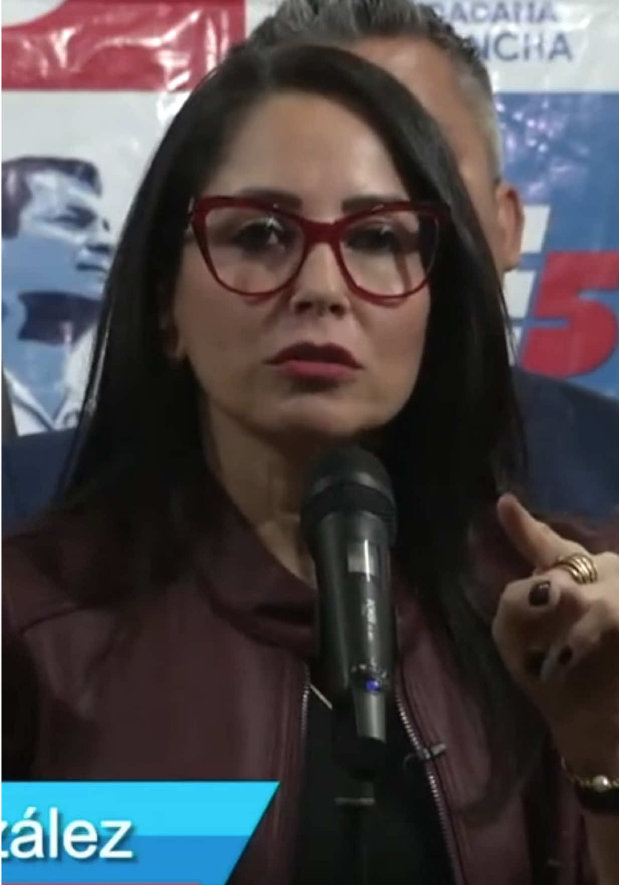 Noboa debe cumplir su palabra, su oferta de campaña y DEVOLVER EL SUBSIDIO AL DIÉSEL para que cese la violencia que ÉL ha provocado. Y sobre la persecución a mis compañeros de la @Revolución Ciudadana y las marchas pacíficas, déjense de forjar audios yo misma le respondo.