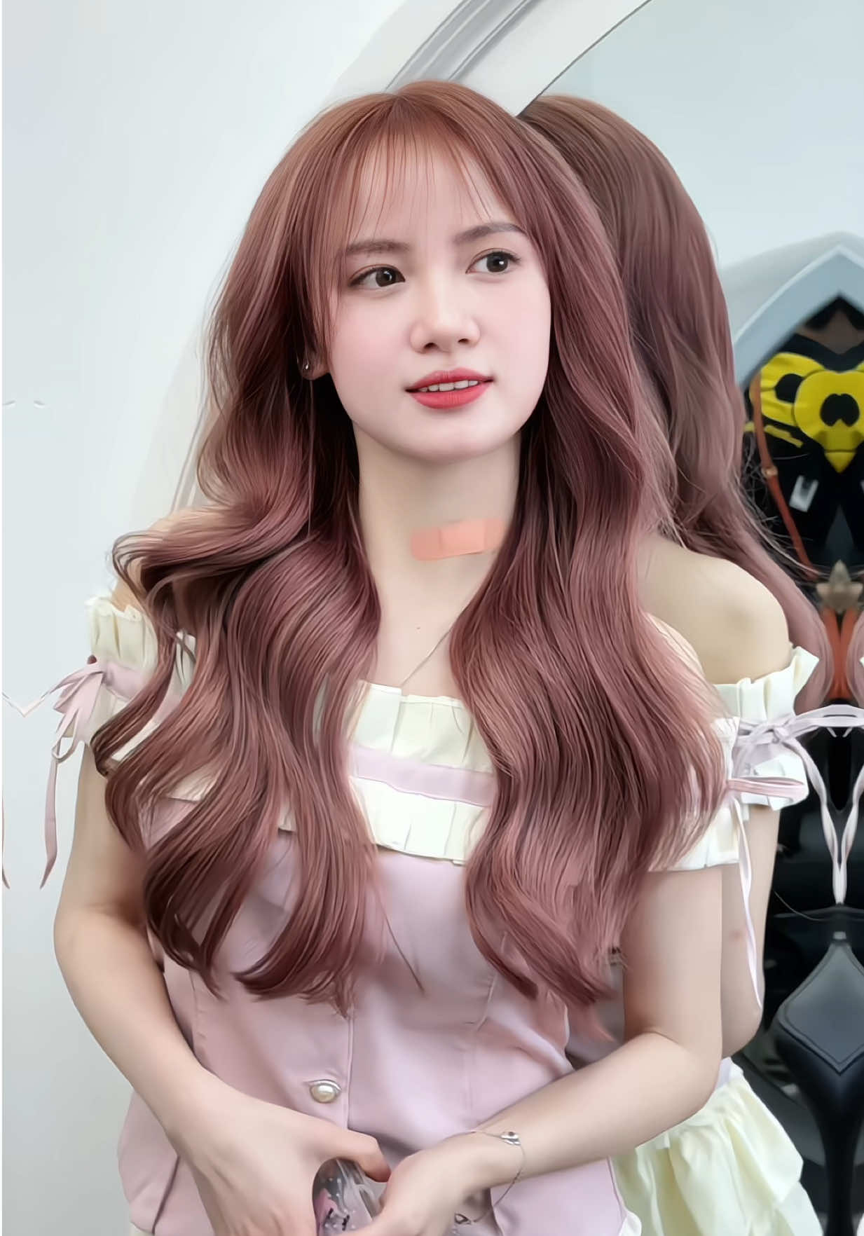 “ Trên đời này, tất cả phụ nữ đều xinh đẹp. Miễn là cho chúng tôi 3 tiếng để chuẩn bị 😌 “  #nâuhồng#naairstyle #tócđẹpmỗingày #viral #l💛