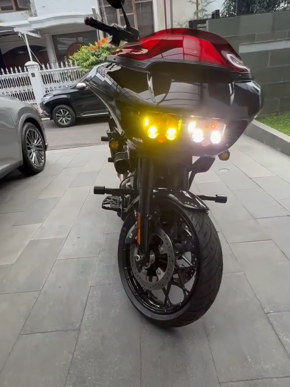 Forsale ‼️ Harley davidson Roadglide special Nik Tahun 2020 Full paper (Plat B) Km 2800 Ban depan belakang Metzeler (baru ganti mei 2025) dinamo starter baru (baru ganti bulan september 2025) aki original (baru ganti bulan juni 2025) floorboard dpn belakang Rebuffini handgrip Rebuffini kopling rem depan FLO Headlamp baja design lp 6 lampu sen depan baja design lampu sen belakang Riser kraus Adbtor kraus Handlebar fly moto Breatherkit Exhaust tbr Engine guard ori Harley Davidson tipe touring spakbor belakang carbon Fender carbon Shock belakang ohlins Jok saddleman . Part ori lengkap (rapih diplastik) WA: 085822666426 #roadglide #harleydavidson #jual #jualan #roadglideperformance 