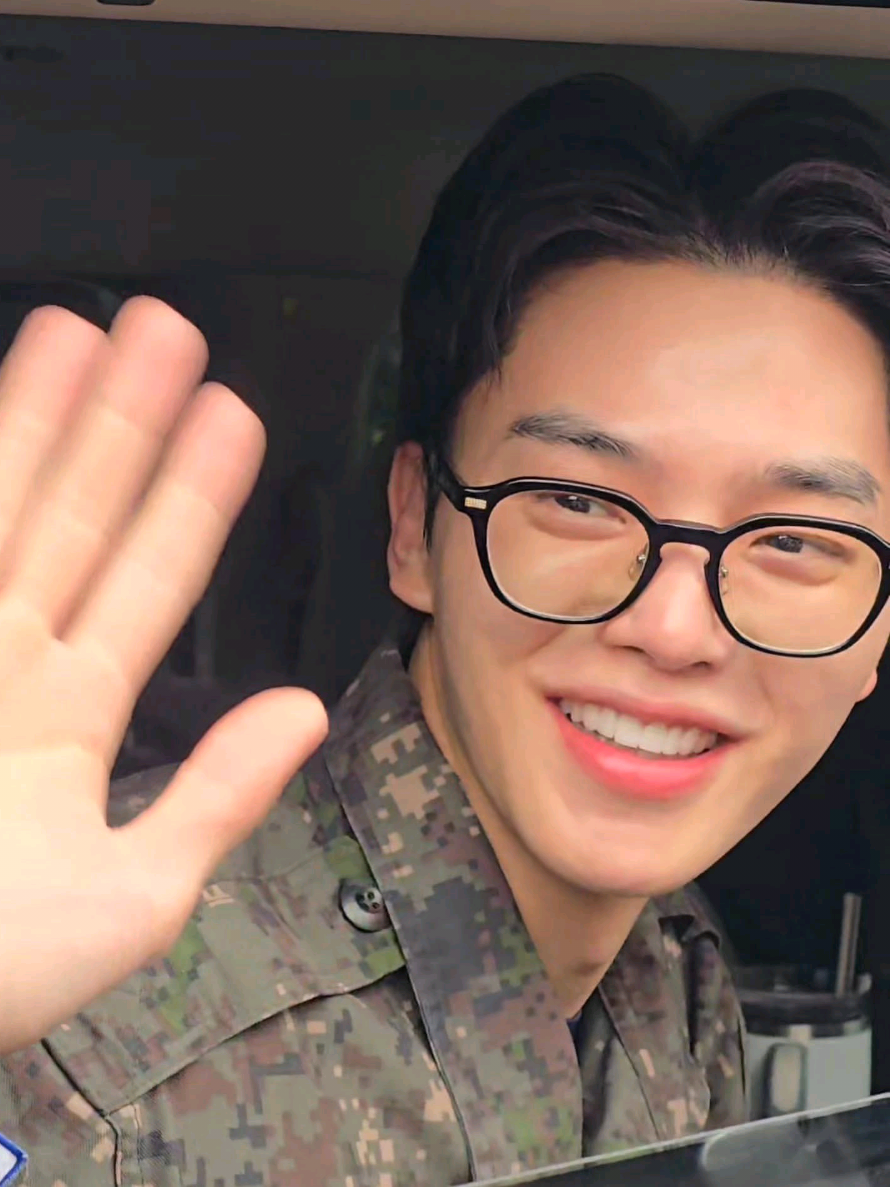 Welcomeback Songkang🤩🤩 cakep bangett woy pake kacamataa😭😭😭 akhirnya bisa lihat songkang lagi tanpa seragam loreng itu 🫵🤣 cr :songsarang.21 #songkang #mydemon #trending  #viral 