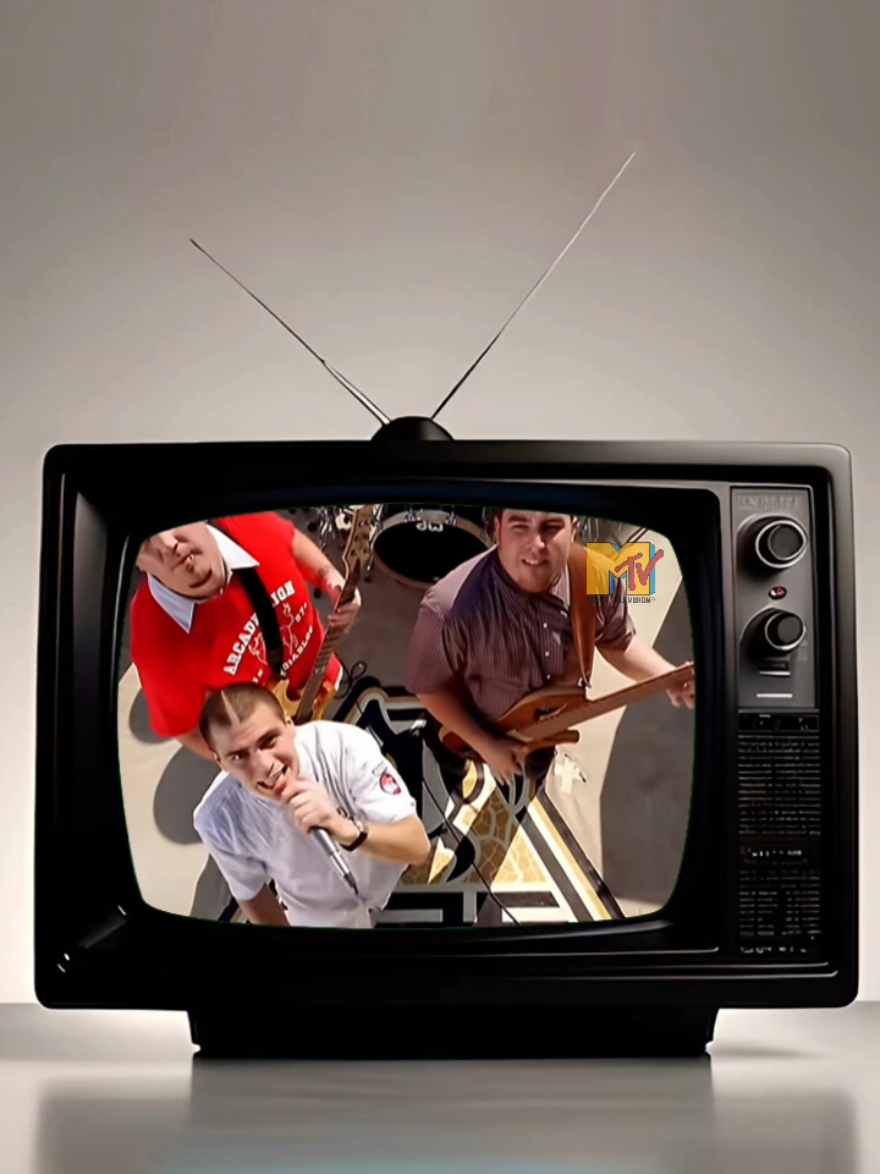 Alien Ant Farm - Smooth Criminal (2001) #alienantfarm #smoothcriminal #2000smusic #mtv #bringbackmtv 