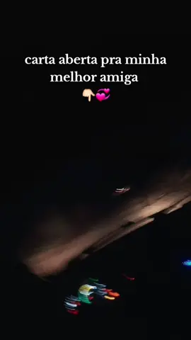 Hoje é o dia em que o mundo ficou mais bonito, porque foi o dia que você chegou.E eu não consigo pensar em outra coisa além de agradecer por ter você na minha vida. Feliz aniversário, minha melhor amiga, minha irmã, meu pedaço de alma que anda fora de mim. Eu olho pra nossa amizade é vejo um presente de Deus, um milagre diário. Você é aquela que me entende sem que eu precise falar, que me estende a mão quando eu estou caindo , que me dá força quando acho que não tenho mais nenhuma.Vocêé quem transforma meus dias mais pesados em dias leves , só por existir ao meu lado. Não tem como explicar o que você significa pra mim , é orgulho de te ver crescer , conquistar , ser essa mulher incrível que você é.Eu tenho certeza que você nasceu para brilhar e iluminar não só sua caminhada , mas também a de todos que tem a sorte de estar perto de você. Hoje , meu maior desejo é que a vida retribua tudo o que você faz pelos outros : o carinho , o cuidado , a alegria e a força. Que cada sonho seu se realize, que você tenha saúde para viver cada conquista e , que nunca falte amor , porque você merece receber de volta tudo aquilo que dá em dobro . Eu te amo com todo o meu coração, e eu prometo estar com você em cada capítulo da sua vida , nos sorrisos,nas lágrimas, nas vitórias e até nas derrotas.Porque amiga de verdade não solta a mão, e eu nunca vou soltar a sua . Parabéns , hoje o dia é seu , mais quem ganhou o presente fui eu por ter você 💕