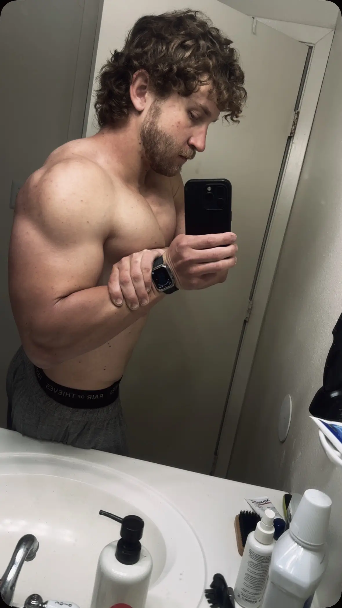 I’d say triceps are getting a bit bigger 👍💪 #fyp #foryou #gym #Fitness #posing 