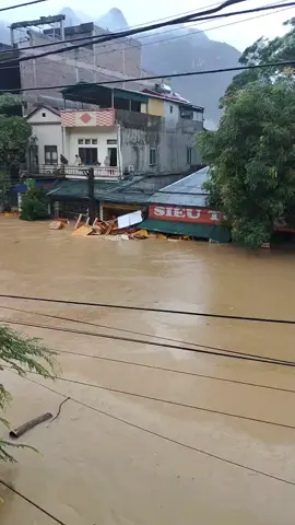 Thương lắm Hà Giang ơi…  Cắc bạn có định đi Hà Giang khoảng 3 ngày tới thì tạm hoãn nha. Để đảm bảo an toàn…. 😔 #mưagióbãobùng #hagiangloop #RoadKingsHaGiang #baolu 